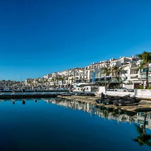 3-bed-penthouse-in-the-heart-of-puerto-banus-pool.1costadelsol.com/